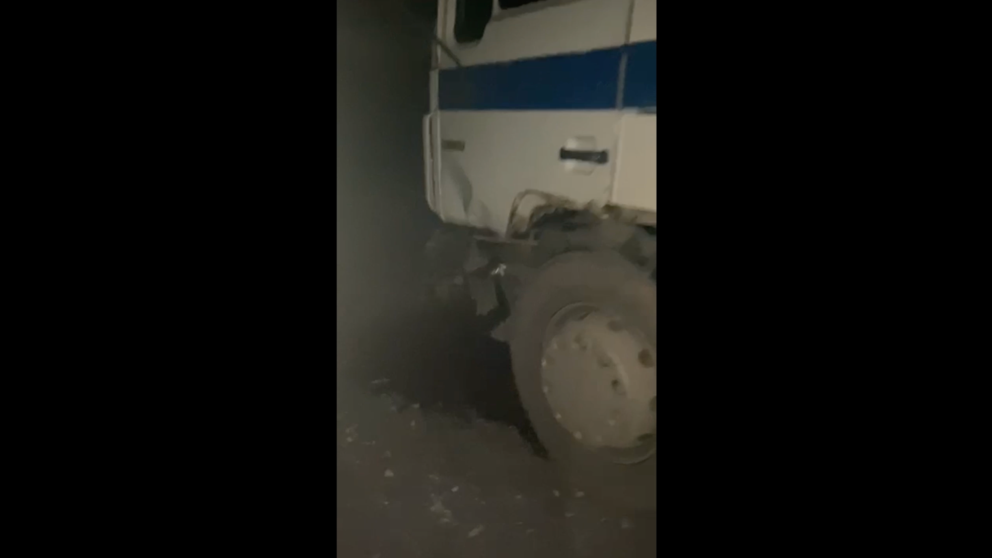На дороге Север – Юг сошли камни – под удар попал грузовик MAN (видео)