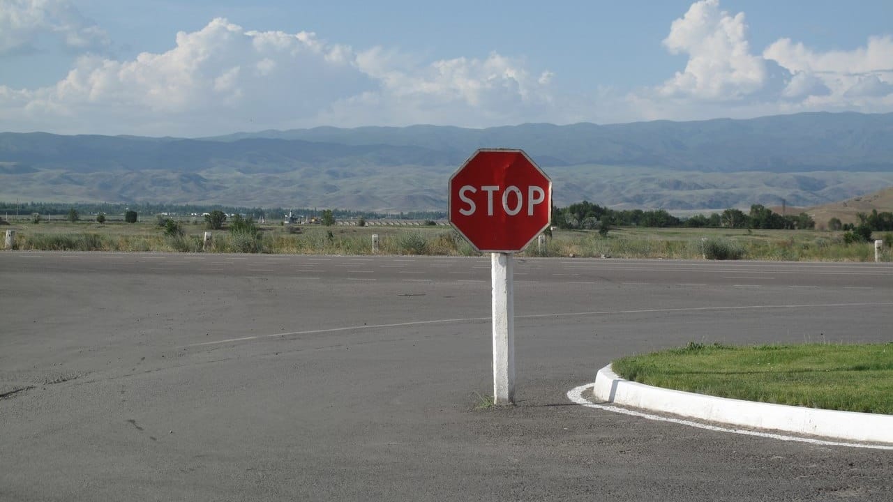 Трассу в северной части Иссык-Куля перекроют – водителям советуют следовать по южной