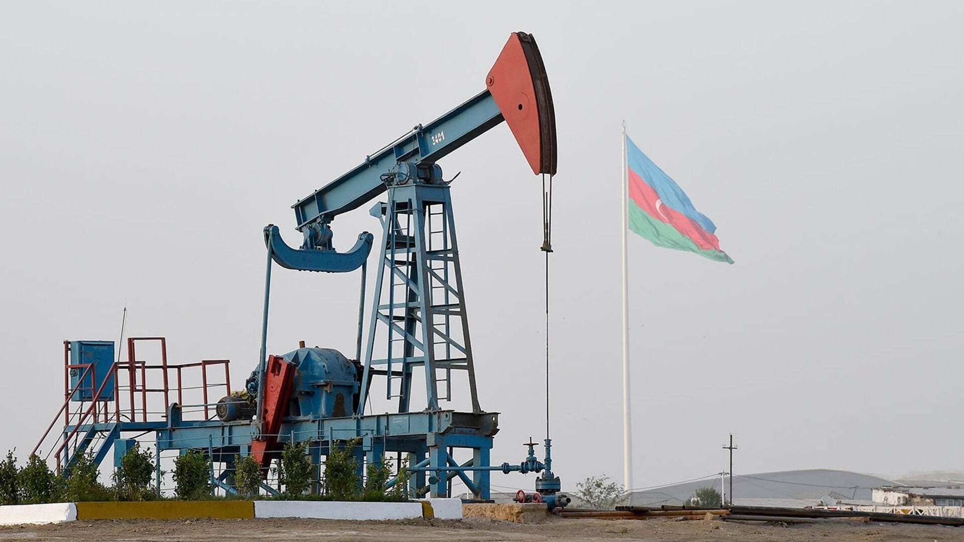 Кыргызстан и Азербайджан будут исследовать и разрабатывать месторождения нефти
